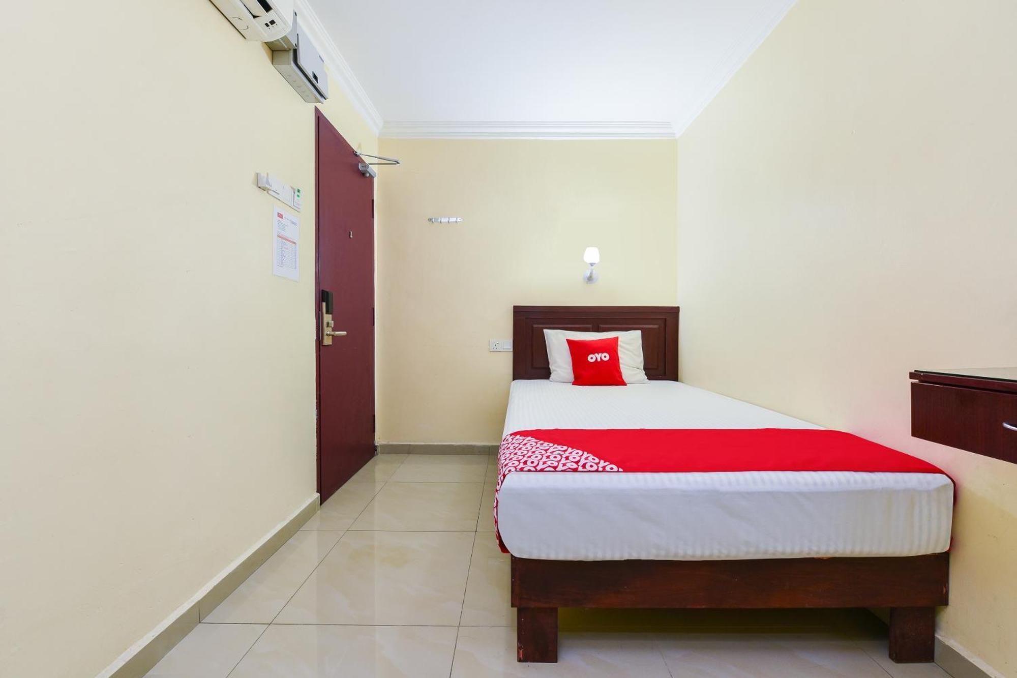 Super Oyo 90562 J Hotel Pj Petaling Jaya Exterior foto